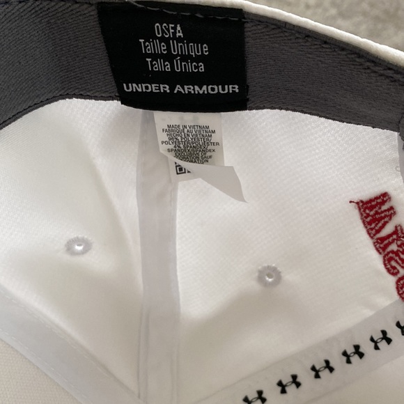 Under Armour Wisconsin Badgers Hat - Picture 3 of 3